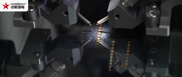 科学家开发出首个通用、可编程、多功能光子芯片